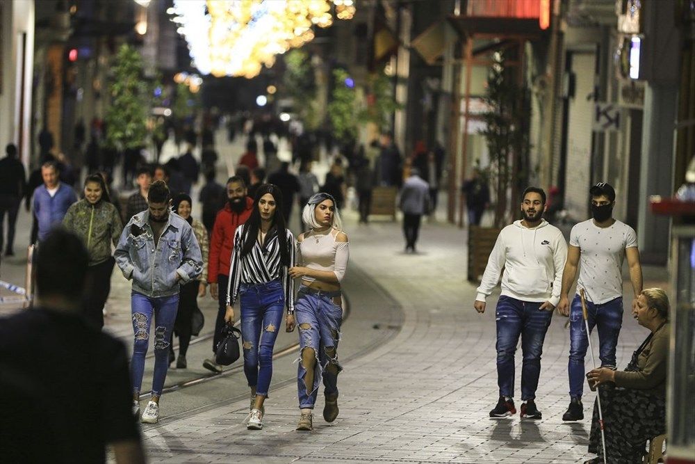 Yasağın ardından gece vakti İstiklal'e akın ettiler! 7