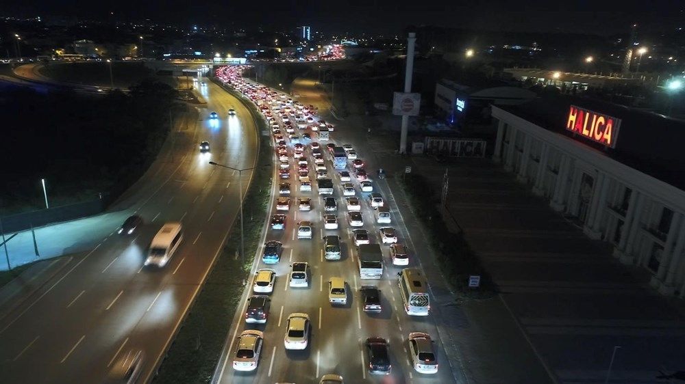 Yasağın ardından gece vakti İstiklal'e akın ettiler! 8