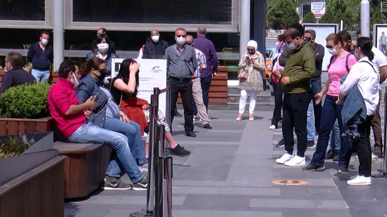 Son dakika... AVM'ler 50 gün sonra kapılarını yeniden açtı! Beylikdüzü'nde uzun kuyruklar oluştu 10