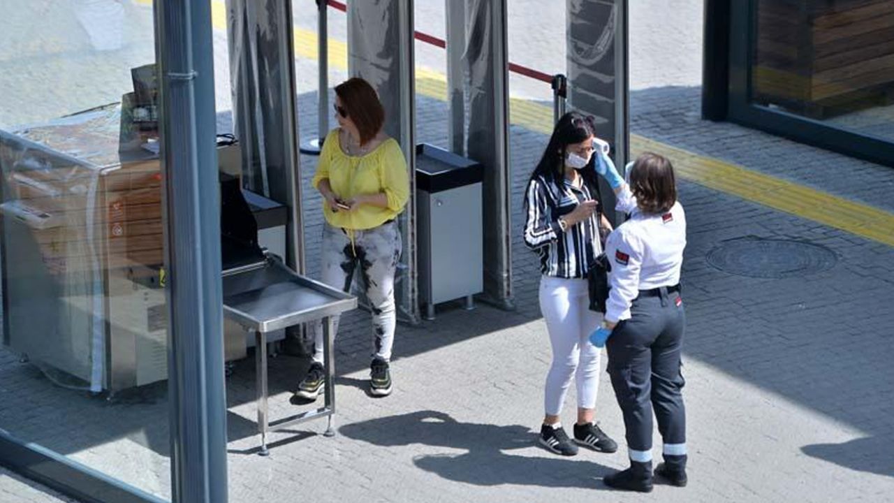 Son dakika... AVM'ler 50 gün sonra kapılarını yeniden açtı! Beylikdüzü'nde uzun kuyruklar oluştu 9