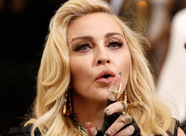 Madonna'dan kalça implantlı selfie! 5