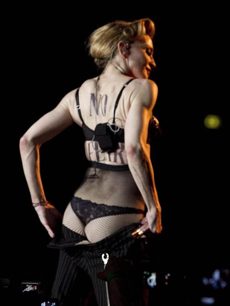 Madonna'dan kalça implantlı selfie! 9