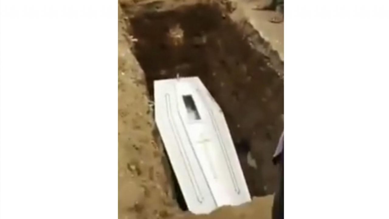 Son dakika... Cenazede inanılmaz görüntü! Ceset hareket etti 4