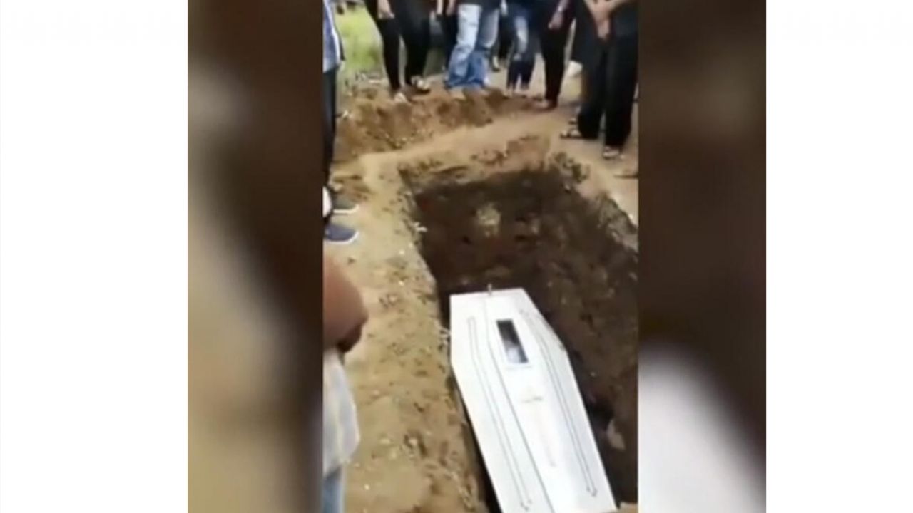Son dakika... Cenazede inanılmaz görüntü! Ceset hareket etti 5