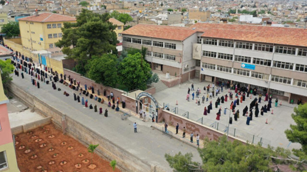 Son dakika... Şanlıurfa'da günde 300 bin kişi PTT kuyruğunda! 10