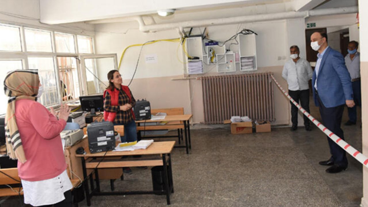 Son dakika... Şanlıurfa'da günde 300 bin kişi PTT kuyruğunda! 11