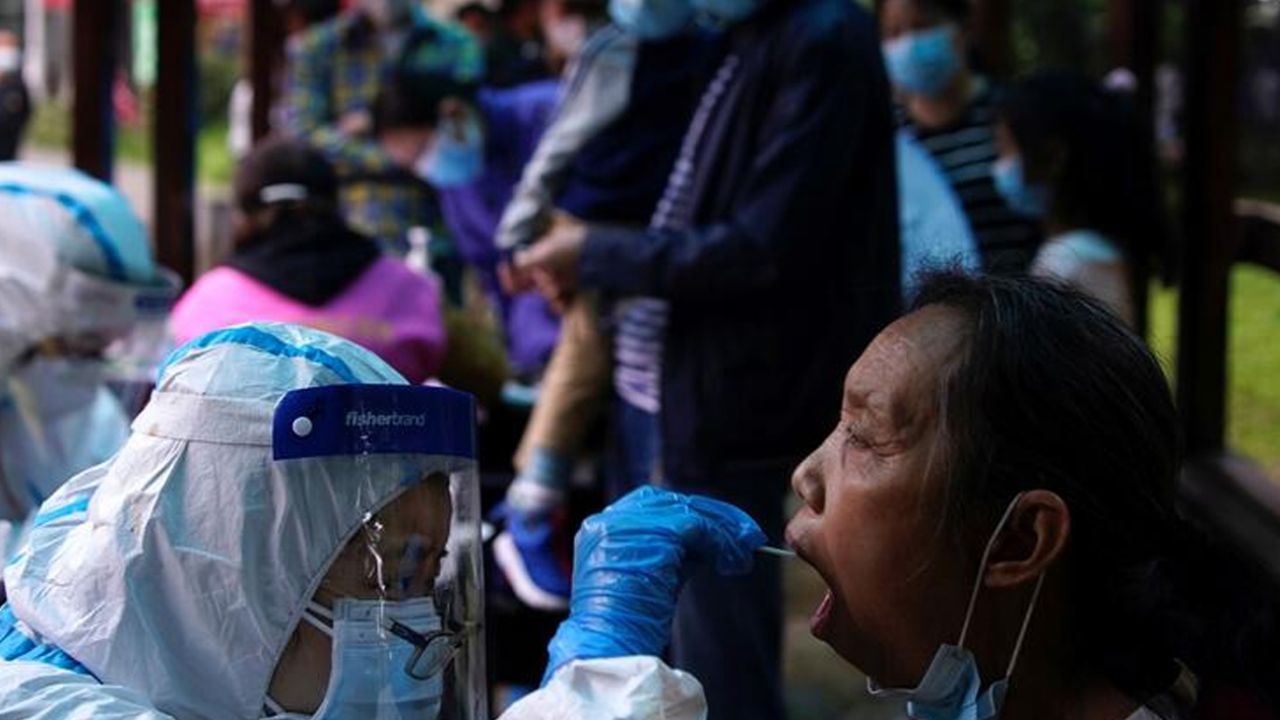 Son dakika... Vuhan'da 2. dalga şüphesi harekete geçirdi! Milyonlarca kişi sıraya girdi 7