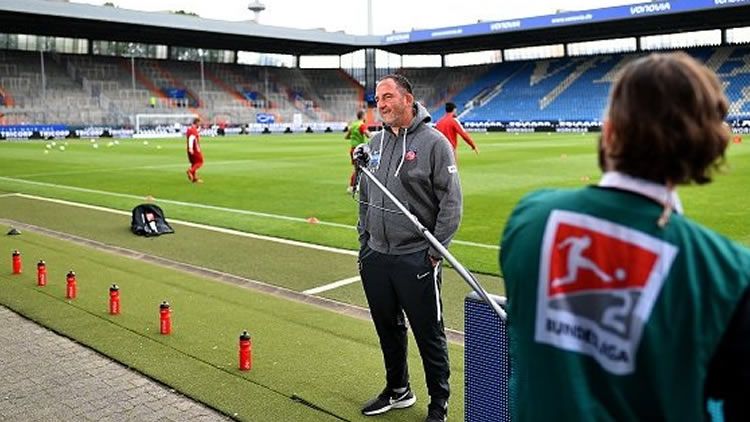 Bundesliga yeniden başladı! İşte dikkat çeken korona tedbir kareleri 3