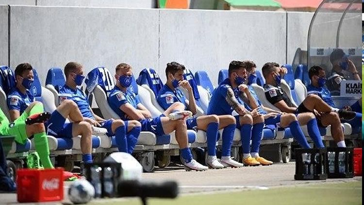 Bundesliga yeniden başladı! İşte dikkat çeken korona tedbir kareleri 4