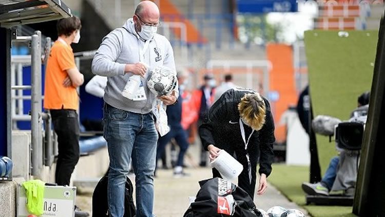 Bundesliga yeniden başladı! İşte dikkat çeken korona tedbir kareleri 6