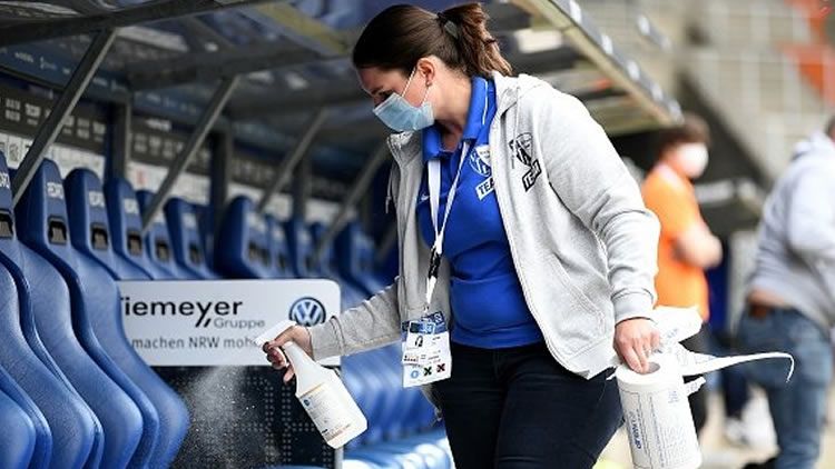 Bundesliga yeniden başladı! İşte dikkat çeken korona tedbir kareleri 7