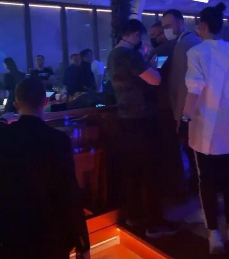 Şoke eden görüntüler! Gece kulüpleri doldu taştı 11