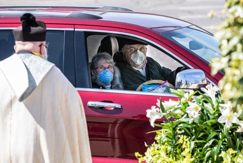 Koronaya su tabancalı önlem! ABD'li rahip konuştu: Çok eğlenceli... 3