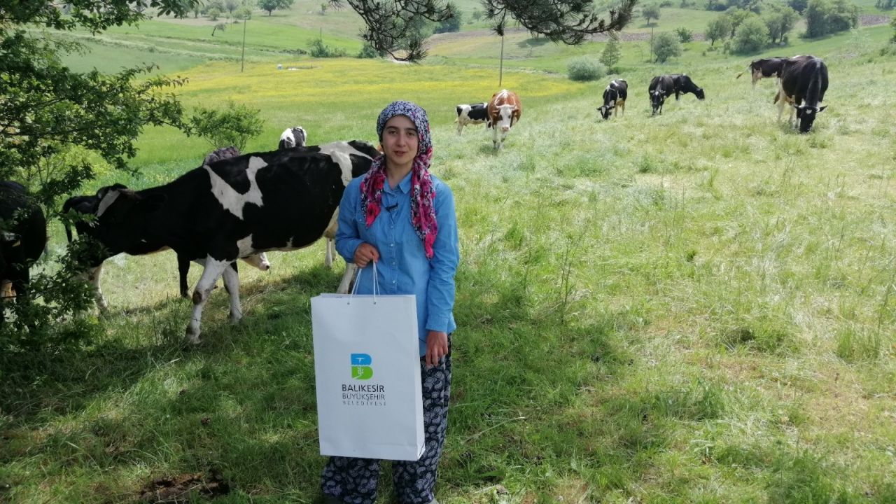 Bakan Selçuk övgüyle söz etmişti! İşte Ayşenur'un hayalindeki meslek... 2