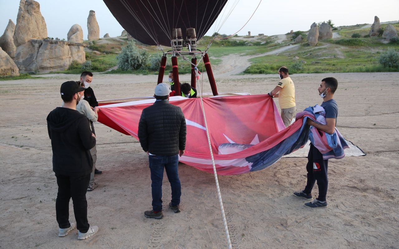 Türkiye’nin 'yerli ve milli' ilk sıcak hava balonu Atatürk ve Türk bayrağı ile havalandı 1