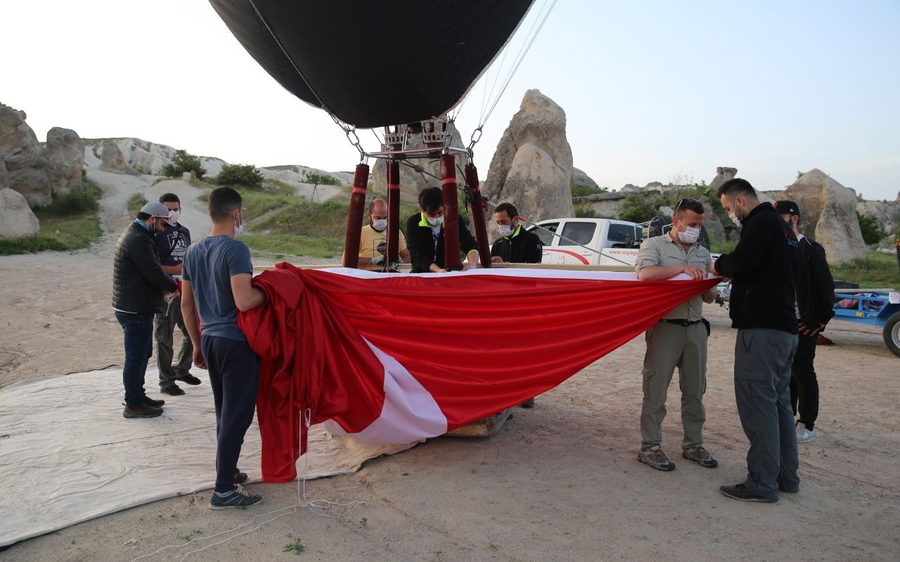 Türkiye’nin 'yerli ve milli' ilk sıcak hava balonu Atatürk ve Türk bayrağı ile havalandı 2