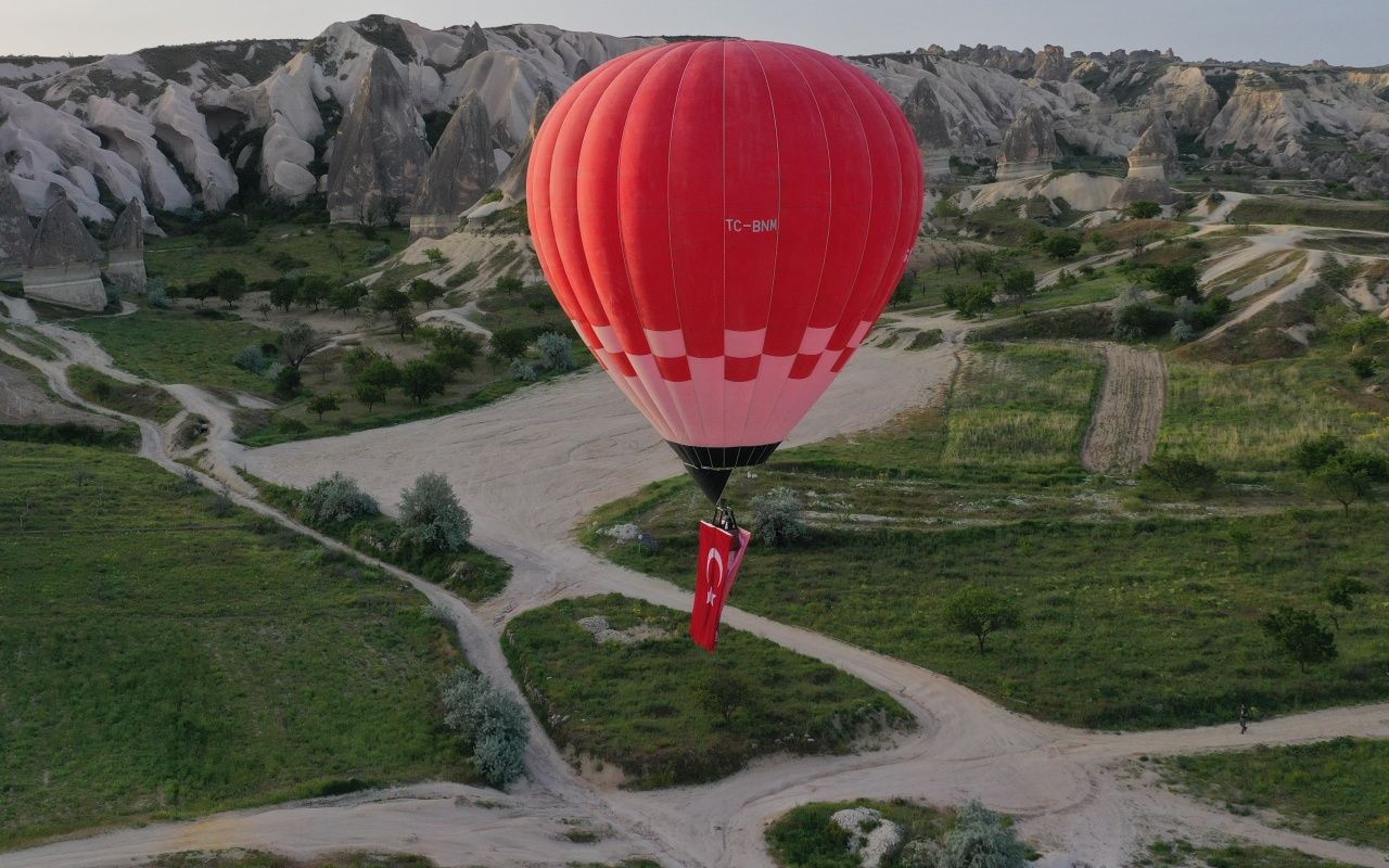 Türkiye’nin 'yerli ve milli' ilk sıcak hava balonu Atatürk ve Türk bayrağı ile havalandı 3