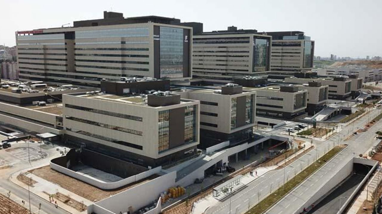 Son dakika... 21 Mayıs'ta açılıyor! Başakşehir Şehir Hastanesi'nin tabelası asıldı... 2