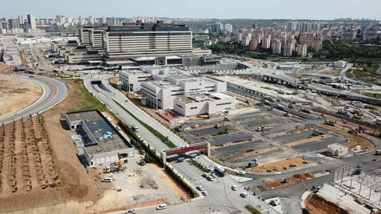 Son dakika... 21 Mayıs'ta açılıyor! Başakşehir Şehir Hastanesi'nin tabelası asıldı... 3