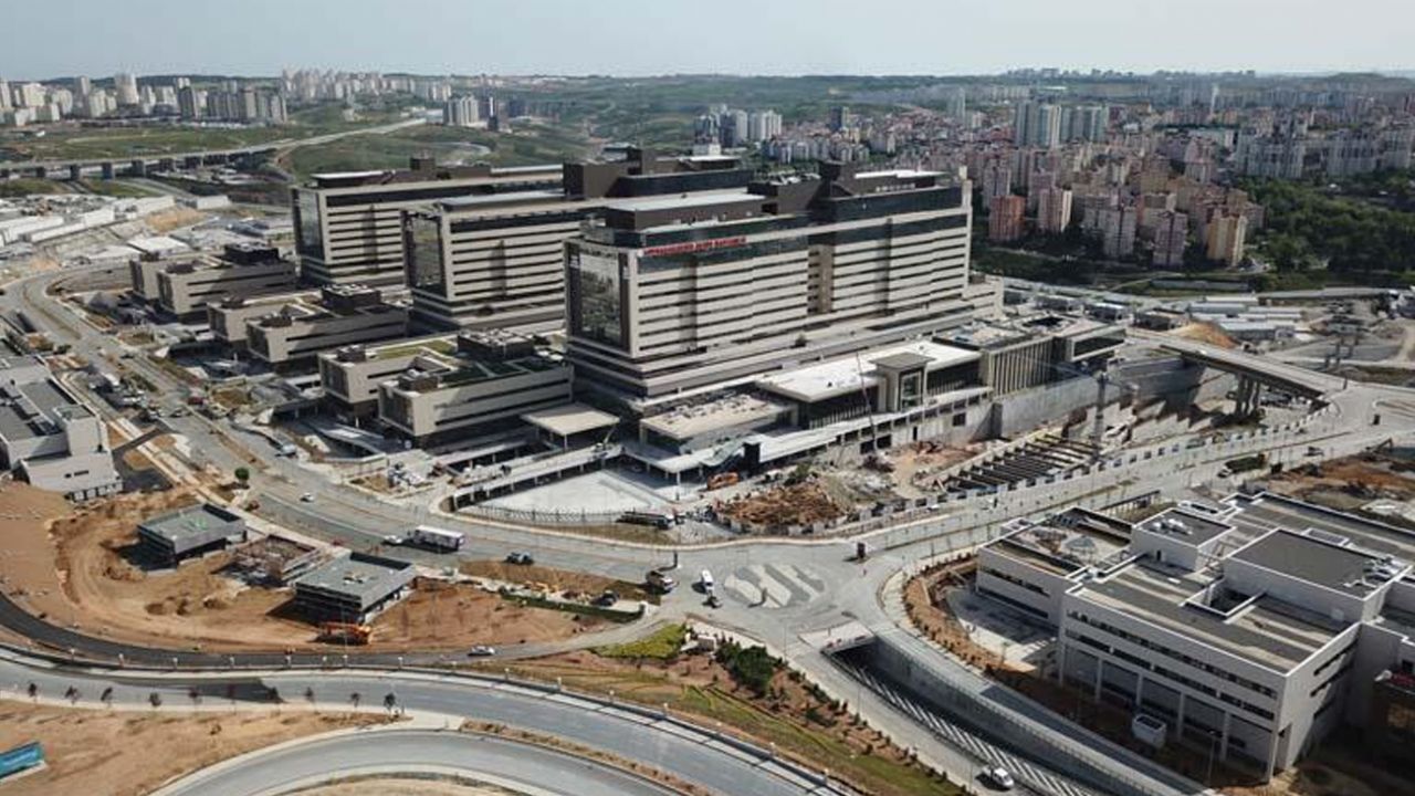 Son dakika... 21 Mayıs'ta açılıyor! Başakşehir Şehir Hastanesi'nin tabelası asıldı... 4
