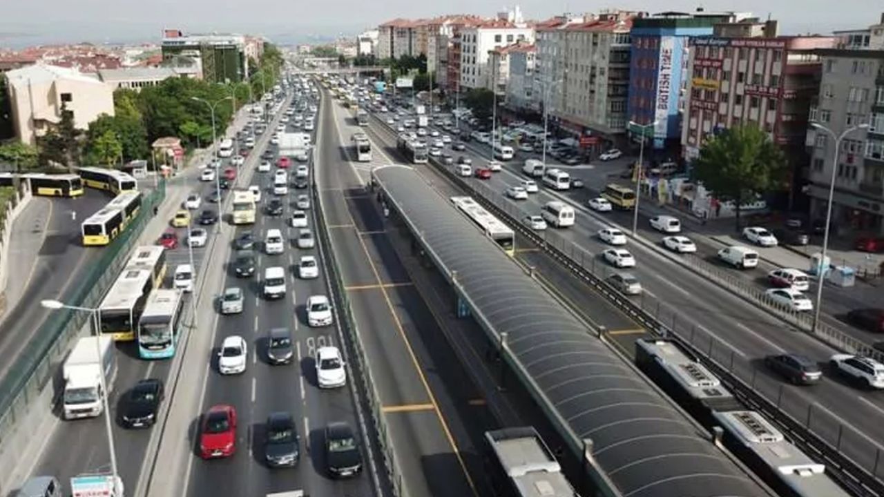 Son dakika... İstanbul'da son 2 ayın en yoğun trafiği 9