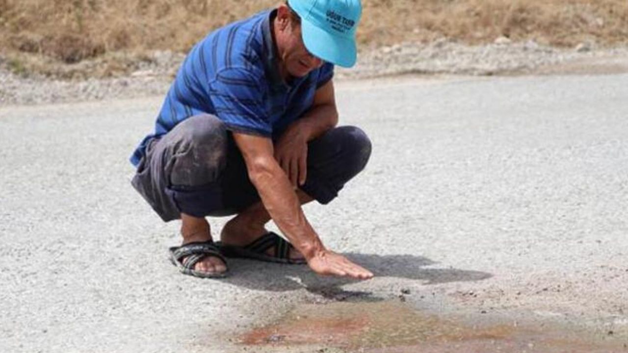Son dakika... Karayolunun altından geçen sıcak su kaynağı asfaltı deldi 10