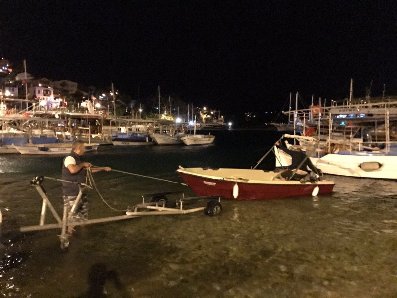 Antalya'yı fırtına vurdu! Ağaçlar devrildi, direkler yıkıldı! 5