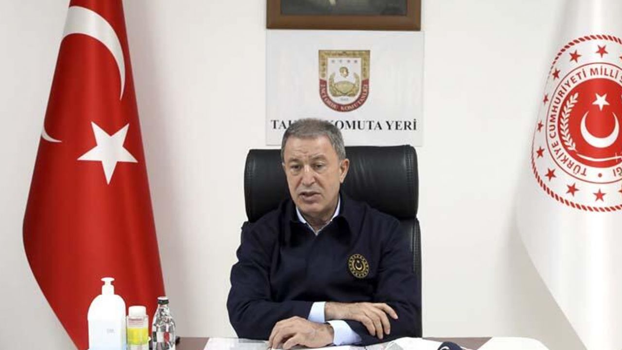 Son dakika... Bakan Akar ve TSK'nin komuta kademesinden sınır hattında bayram 11