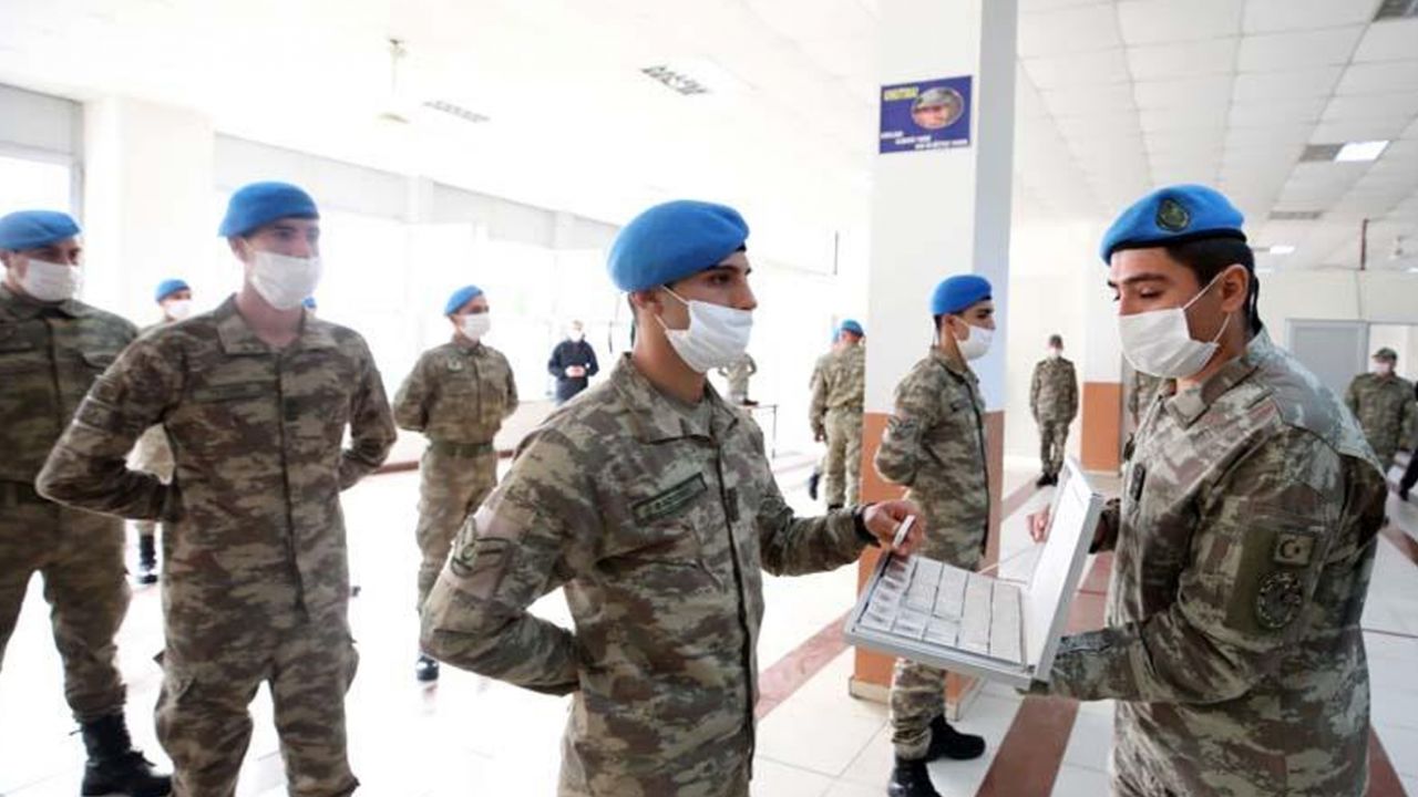 Son dakika... Bakan Akar ve TSK'nin komuta kademesinden sınır hattında bayram 4