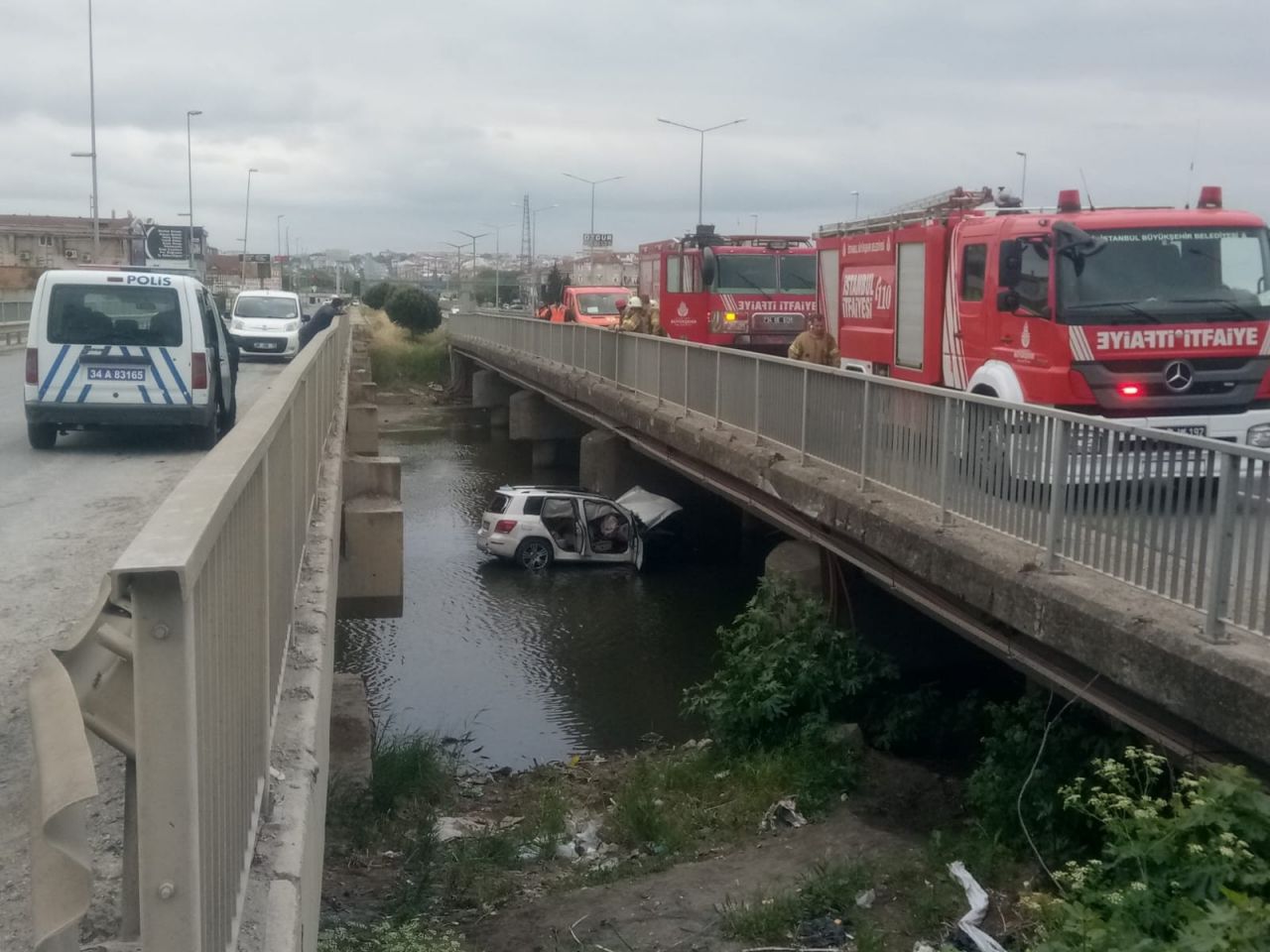 Silivri'de acı olay! Dereye uçan aracın sürücüsü öldü 6