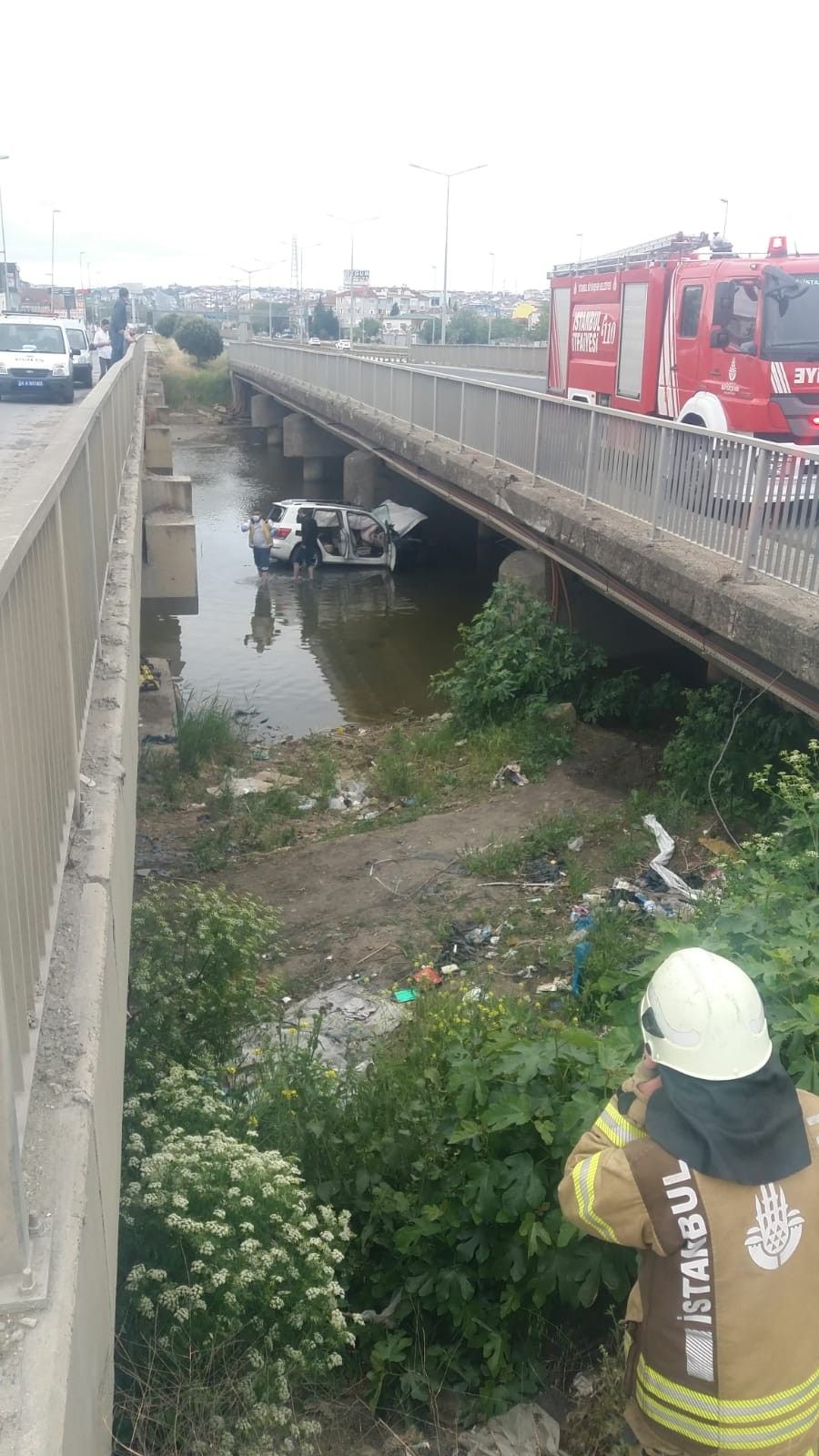 Silivri'de acı olay! Dereye uçan aracın sürücüsü öldü 2