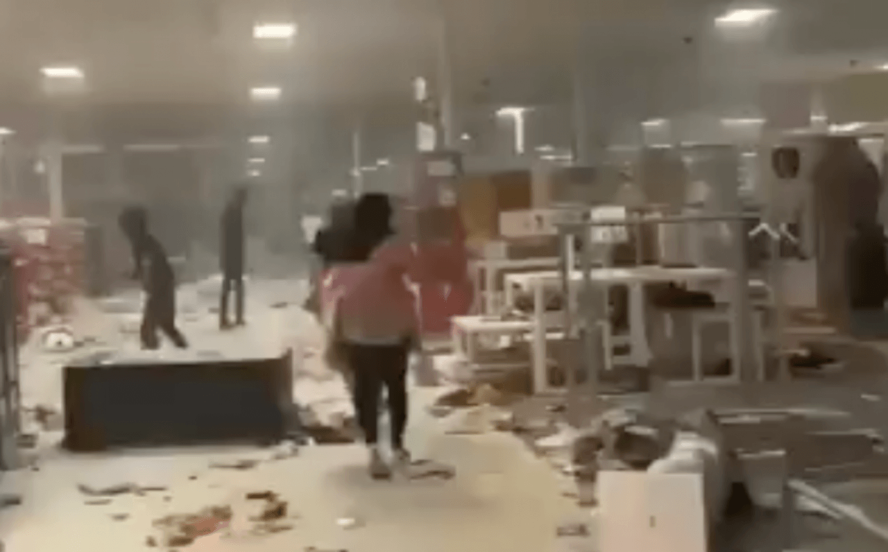ABD'de işler çığrından çıktı! Polis müdahalede edemiyor... 4