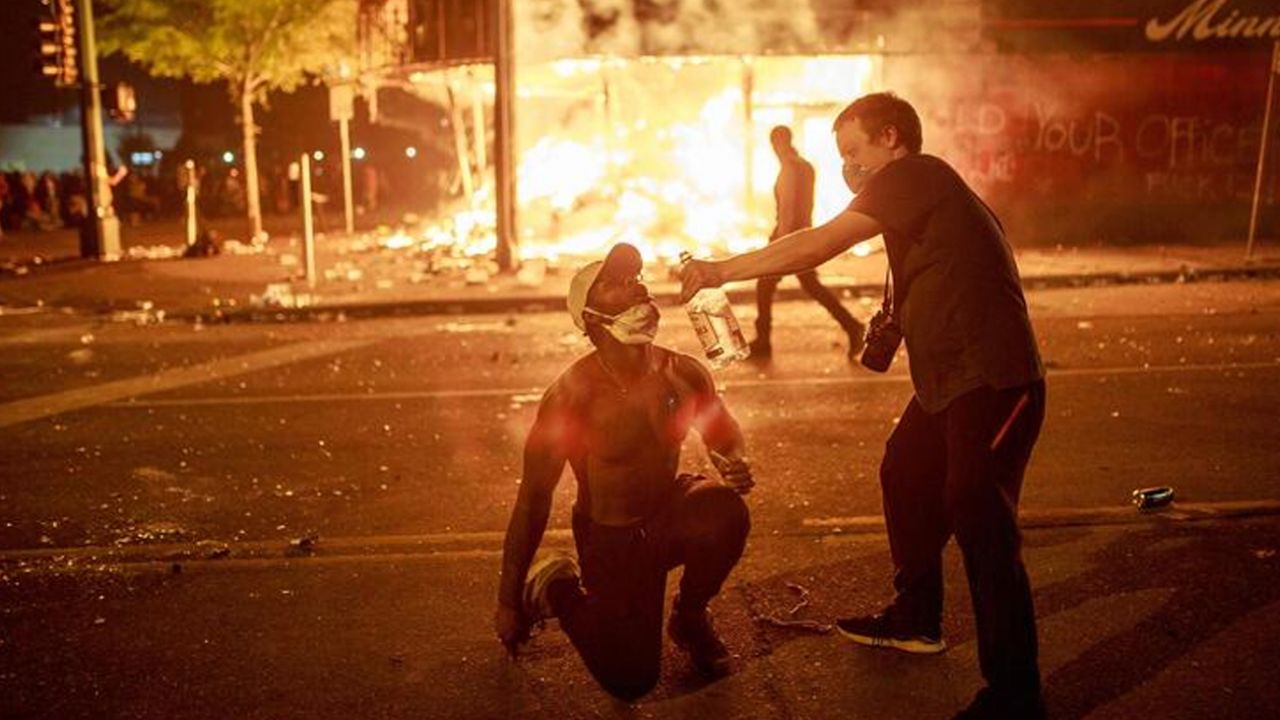 ABD'de George Floyd'un ölümü binlerce insanı sokağa döktü! Bu görüntüler bardağı taşırdı 11