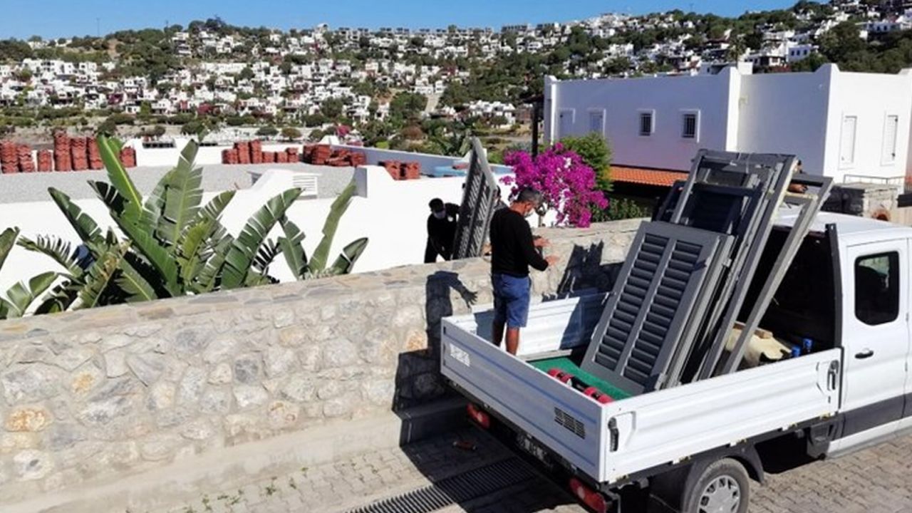 Son dakika... Yılmaz Özdil'in villasında yıkım başladı! İşte ilk kareler 1