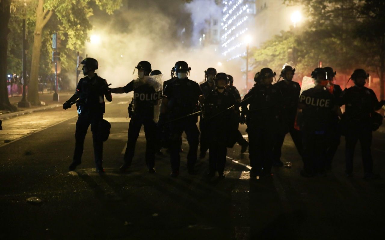 'Trump sığınağa götürüldü' iddiası 43