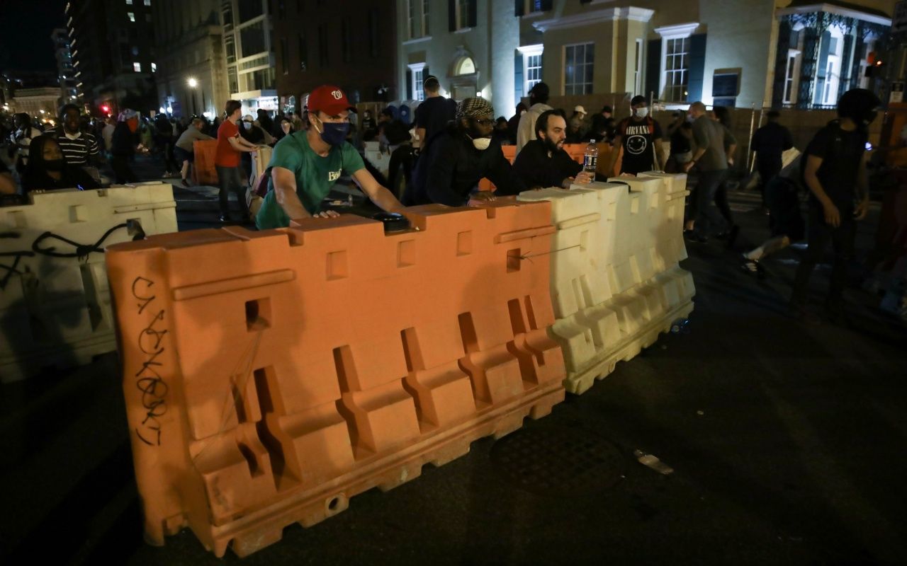 'Trump sığınağa götürüldü' iddiası 19