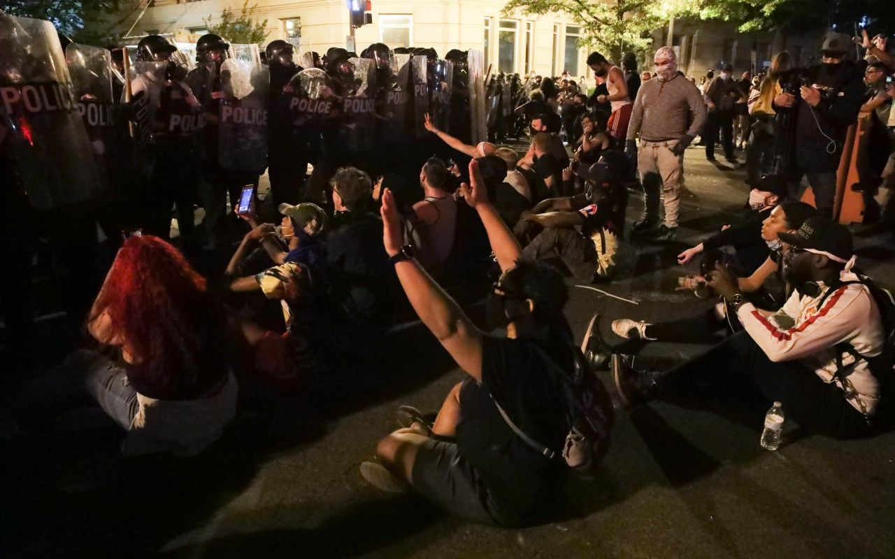 'Trump sığınağa götürüldü' iddiası 48