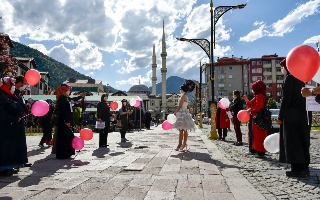 Koronaya karşı 'maskeli gelinlik' üretildi 11