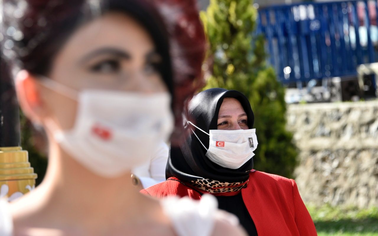 Koronaya karşı 'maskeli gelinlik' üretildi 5
