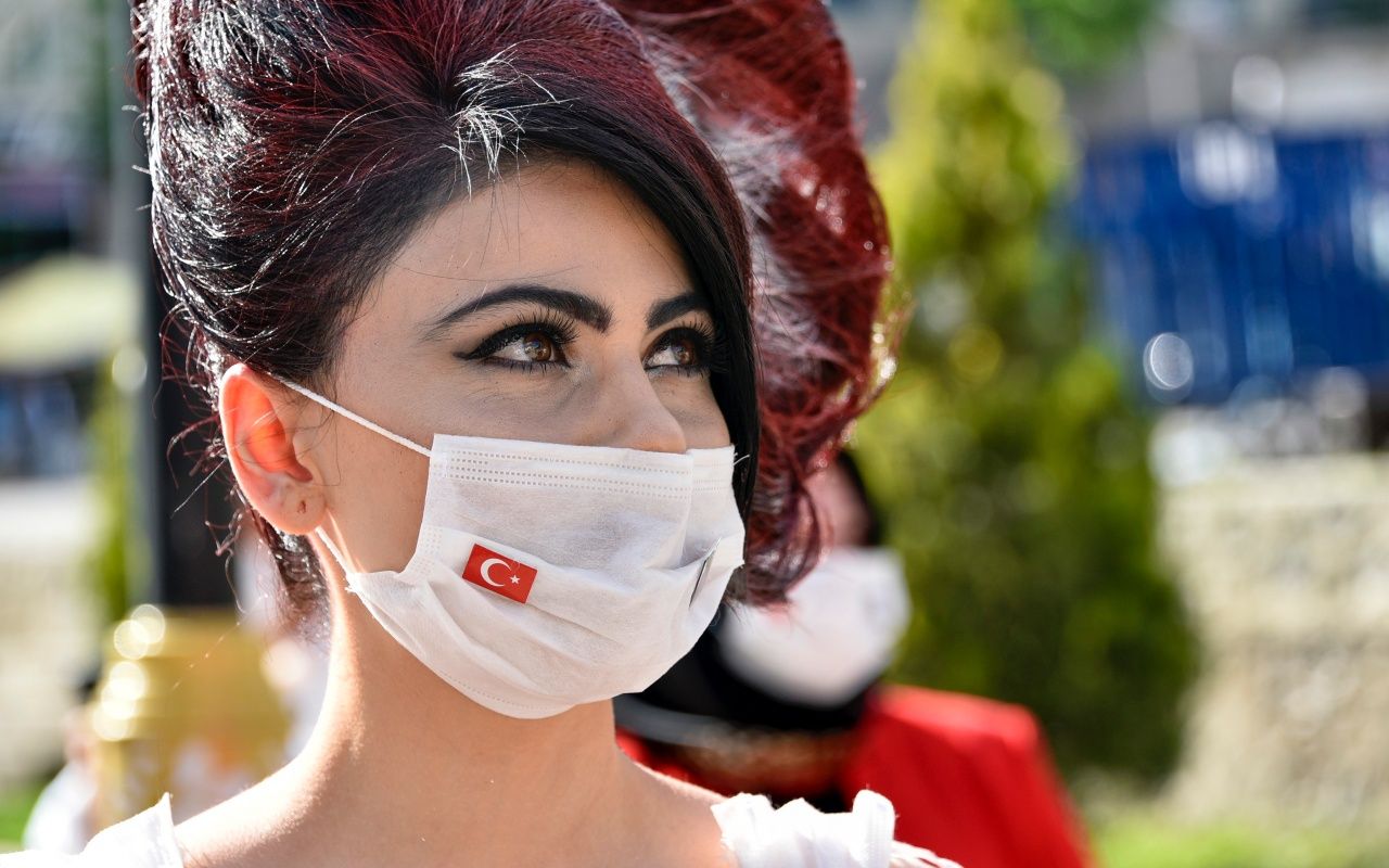 Koronaya karşı 'maskeli gelinlik' üretildi 6
