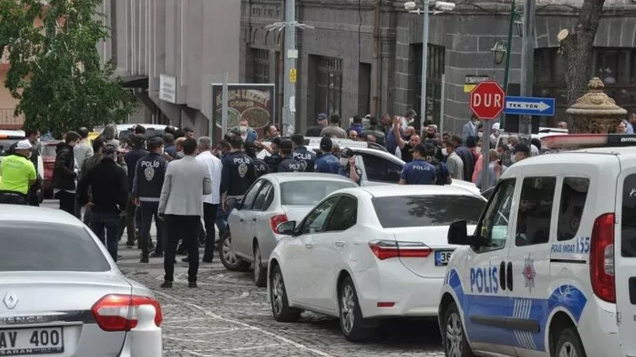Son dakika... HDP'nin kıl payı MHP'den aldığı Kars'ta 'kayyum' sesleri 8