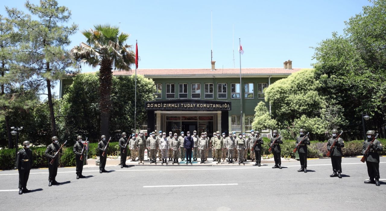 Akar ve komutanlar sınırda 4