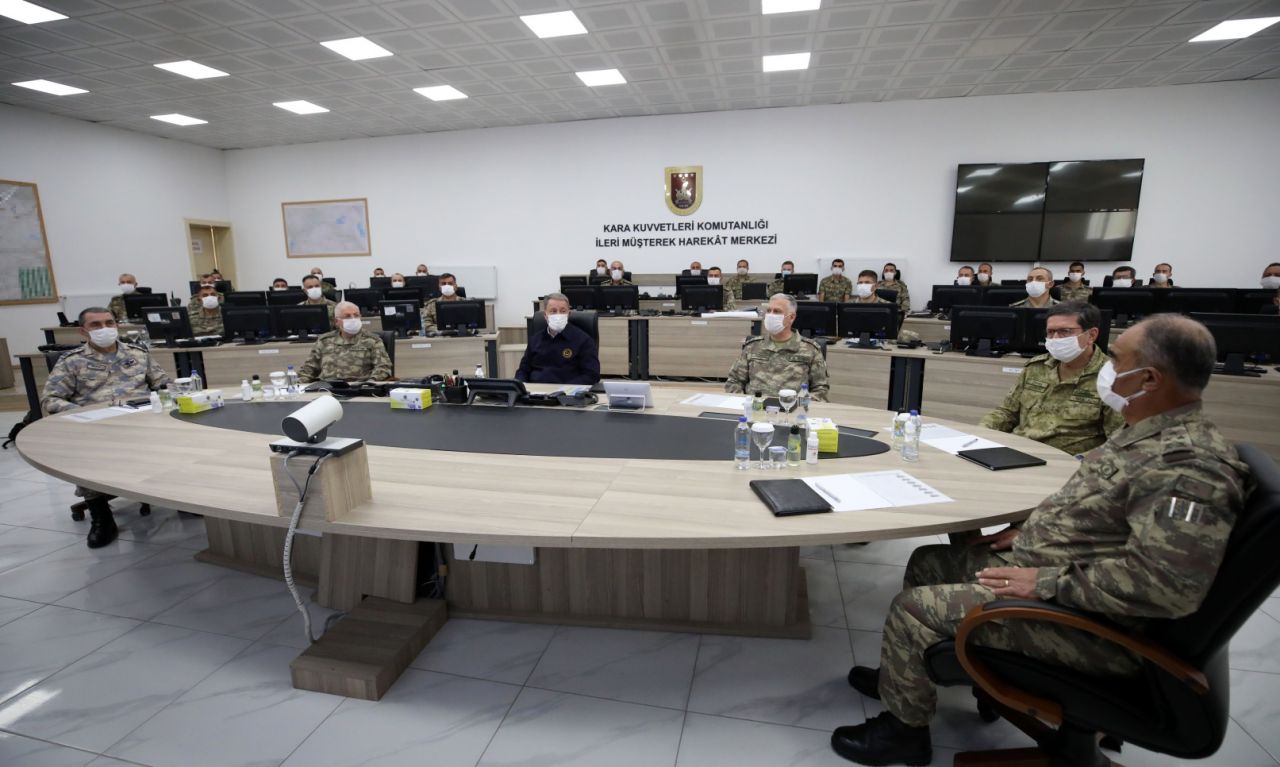 Akar ve komutanlar sınırda 8