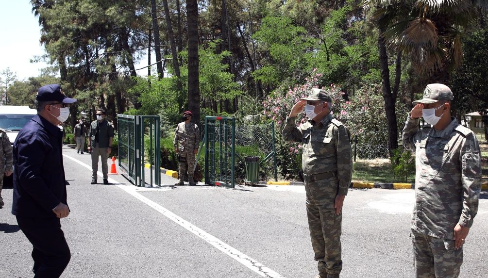 Akar ve komutanlar sınırda 14