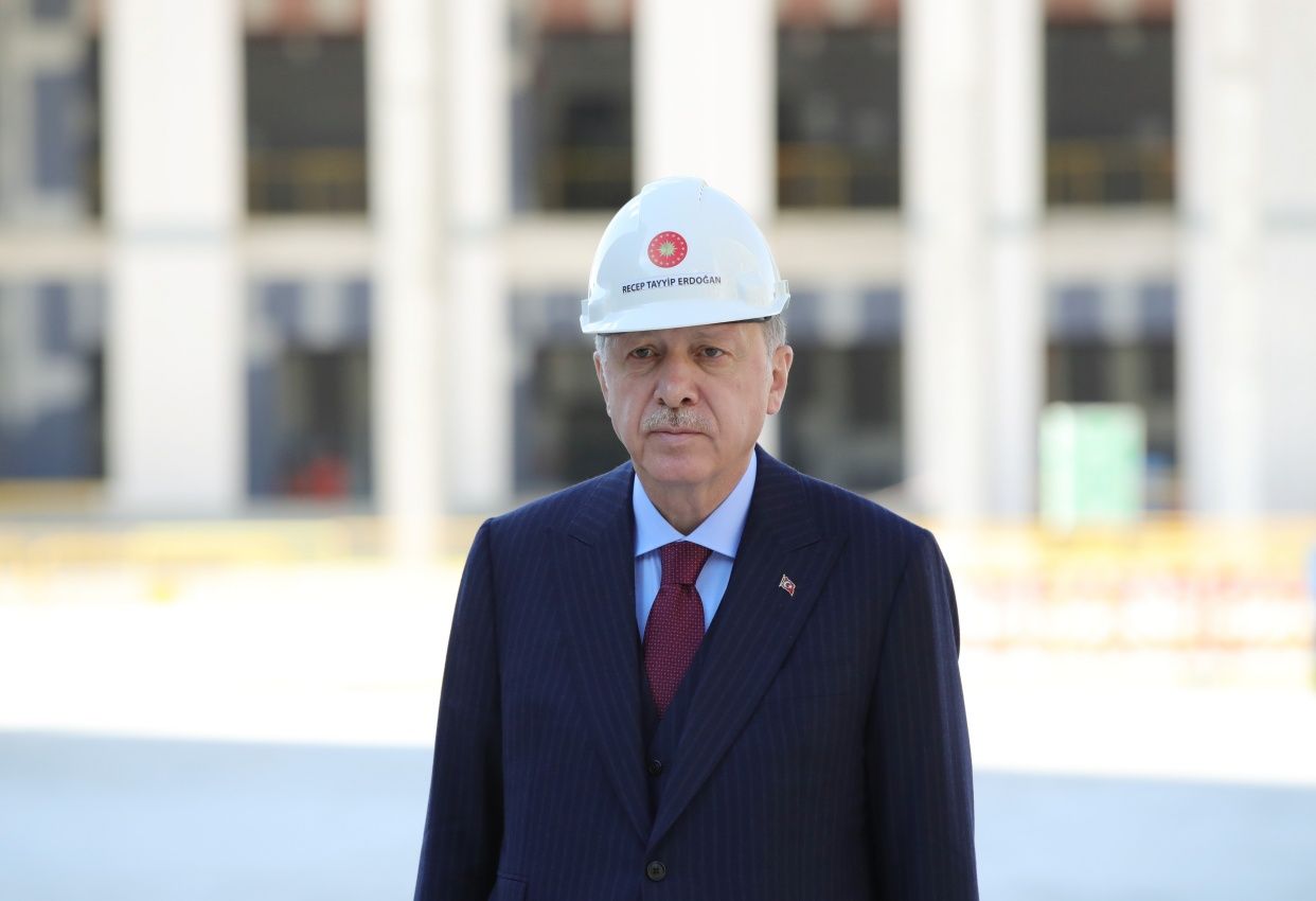 Bareti giyip inşaatları denetledi... 10