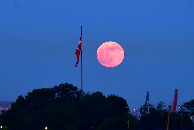 'Çilek Ay Tutulması'ndan büyüleyen kareler 1
