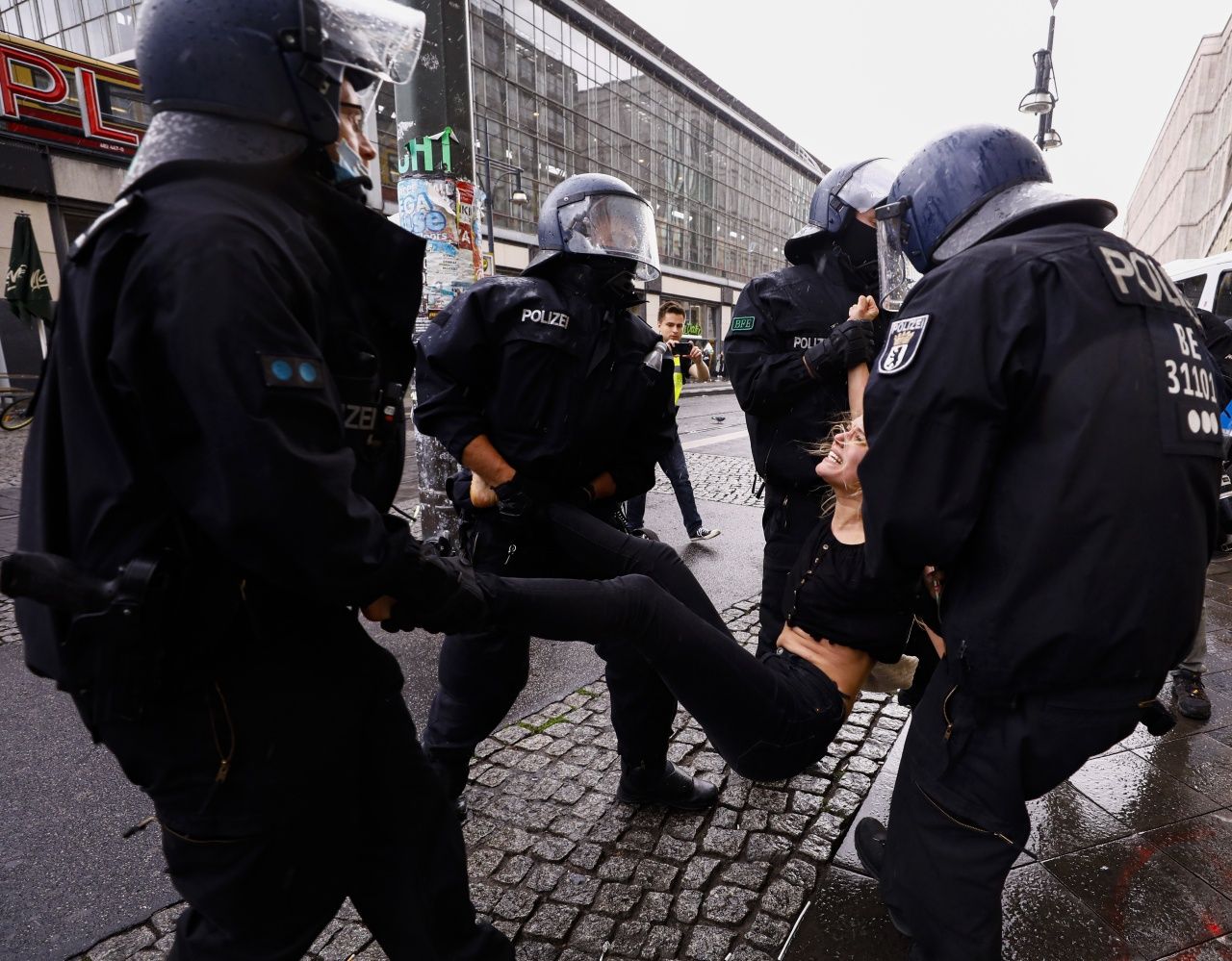 Floyd gösterisine polis müdahale etti 5