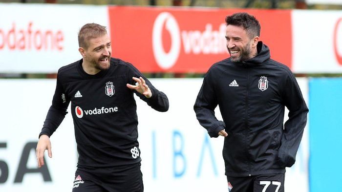 Ezeli rakiplerden dev transfer yarışı! 1