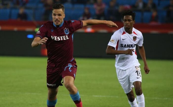 Ezeli rakiplerden dev transfer yarışı! 9