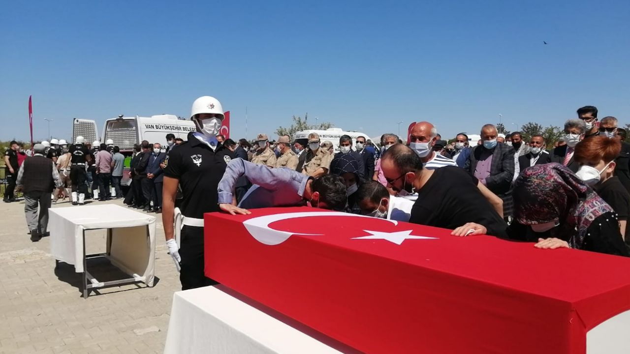 Son dakika... Hain saldırıda şehit düşen işçiler için düzenlenen törende gözyaşları sel oldu 10
